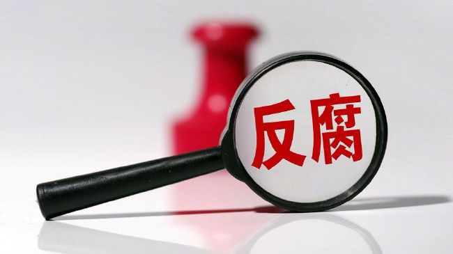 《穿过寒冬拥抱你》徐帆、高亚麟“同行”版海报不仅如此，就连片名也来源于前期筹备的一次采访